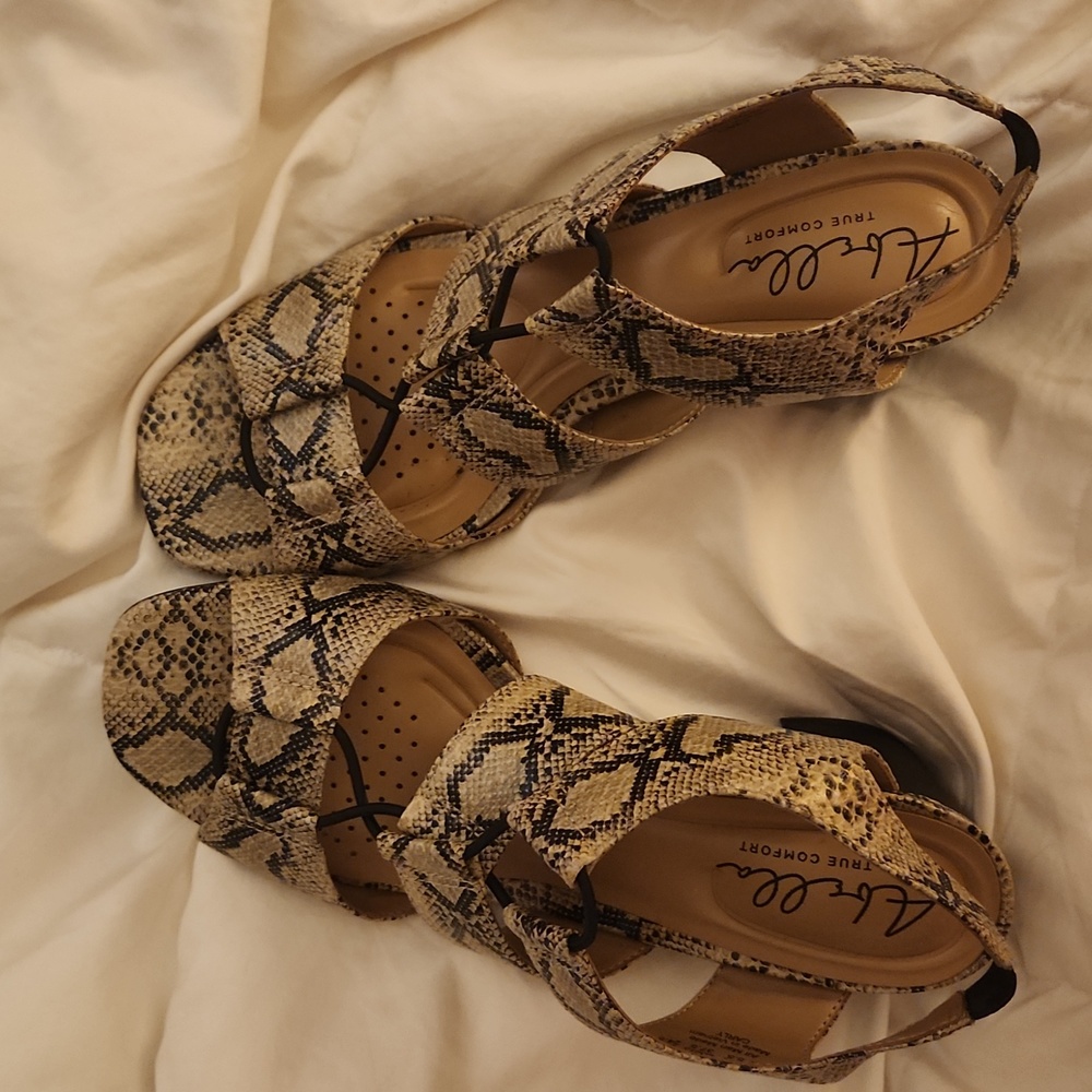 Sandles size 7.5